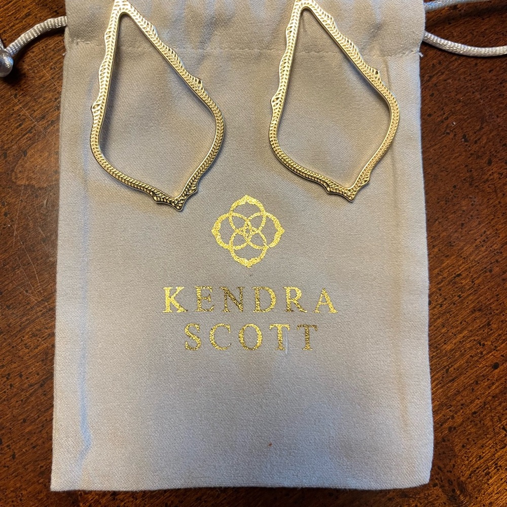 Kendra Scott Sophie Drop Earrings in Gold